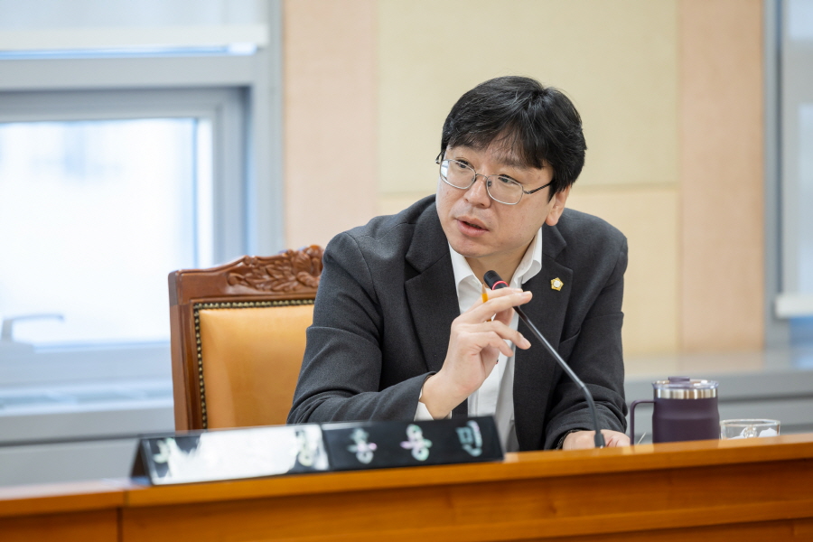 '제339회 구로구의회 임시회 회기중 복지건설위원회 안건심사' 게시글의 사진(4) '[크기변환]홍용민 (7).JPG'