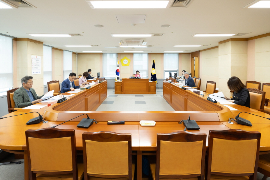 '제319회 구로구의회 임시회 폐회중 운영위원회 회의' 게시글의 사진(1) '크기변환_030A7267.JPG'