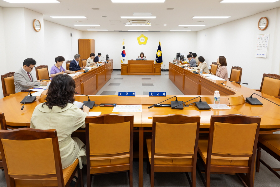 '제329회 구로구의회 임시회 회기중 행정기획위원회 안건심사' 게시글의 사진(1) '크기변환_030A9352.JPG'