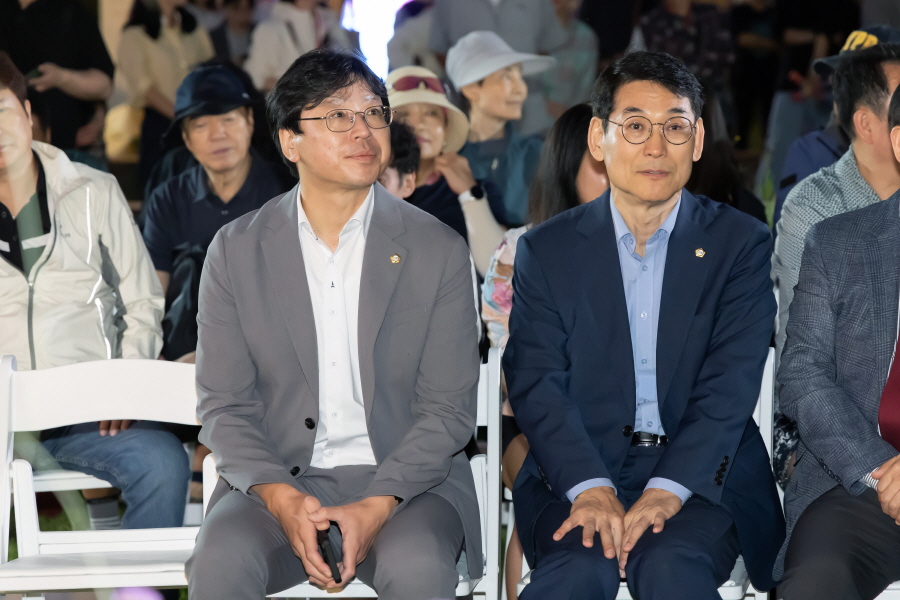 '2025년 어울림정원 빛축제 점등식' 게시글의 사진(11) '[크기변환]홍용민,곽노혁 (2).JPG'