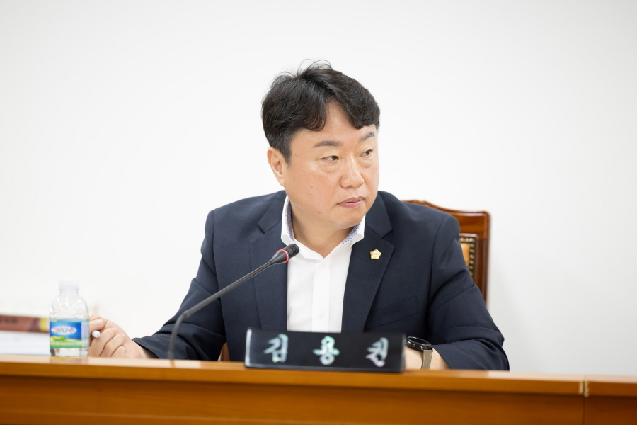 '제329회 구로구의회 임시회 회기중 행정기획위원회 추경예산안 예비심사' 게시글의 사진(7) '크기변환_김용권 (15).JPG'