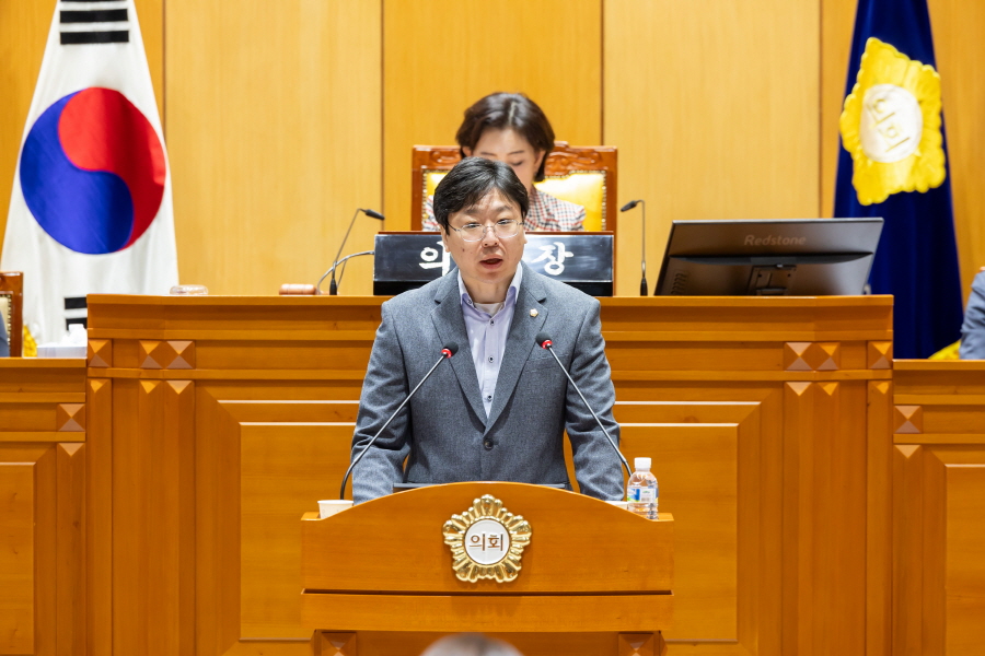 '제320회 구로구의회 임시회 제2차 본회의' 게시글의 사진(6) '크기변환_홍용민 (4).JPG'