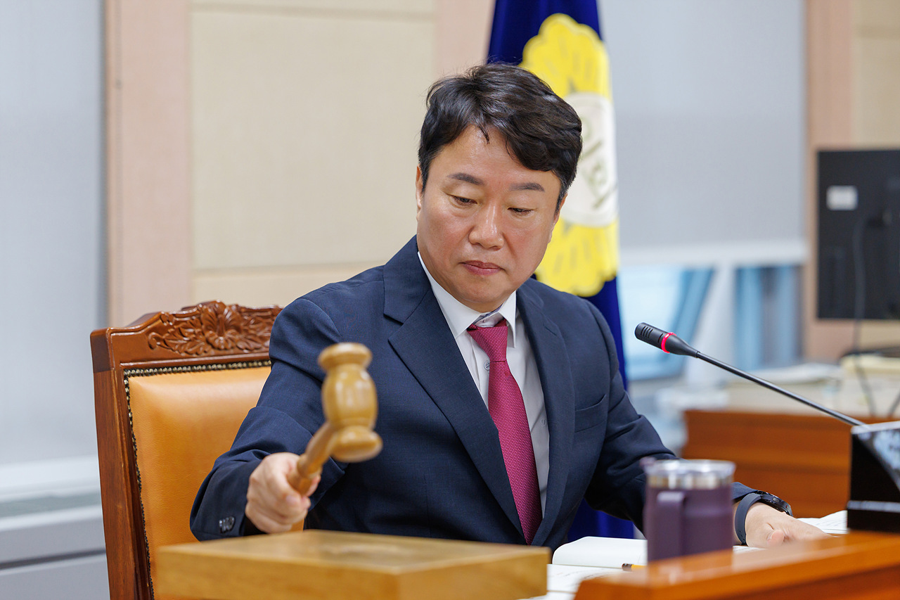 '제348회 구로구의회 임시회 회기중 복지건설위원회 안건심사' 게시글의 사진(3) '03.jpg'