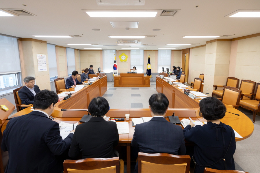 '제320회 구로구의회 임시회 폐회중 운영위원회 회의' 게시글의 사진(1) '크기변환_030A1946.JPG'