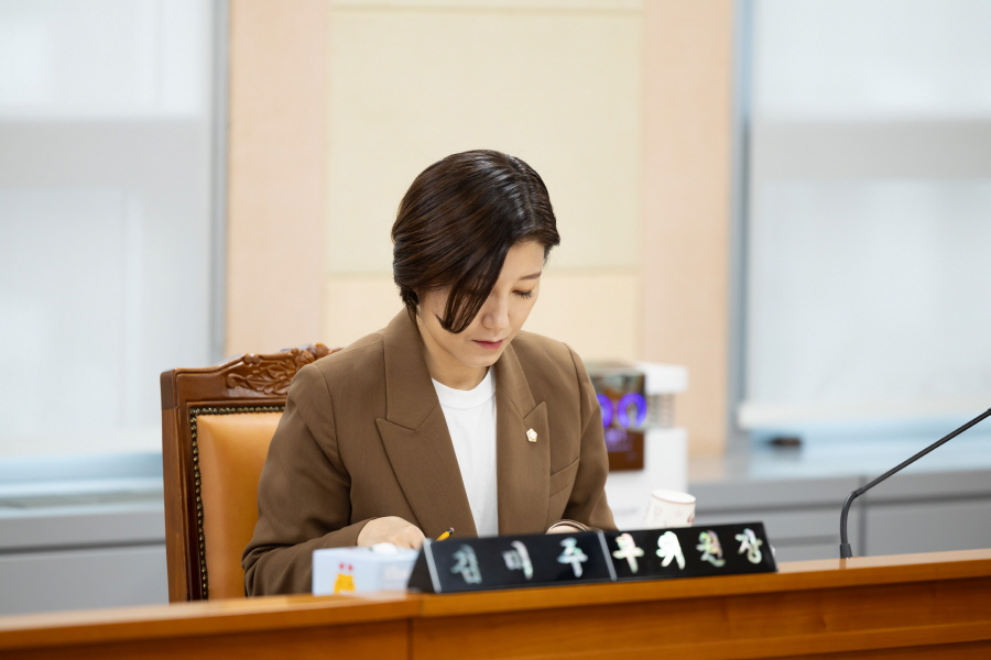'제323회 구로구의회 임시회 폐회중 운영위원회 회의' 게시글의 사진(3) '크기변환_김미주 (1).JPG'