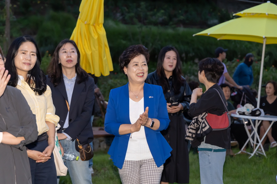 '2025년 어울림정원 빛축제 점등식' 게시글의 사진(9) '[크기변환]노경숙 (4).JPG'