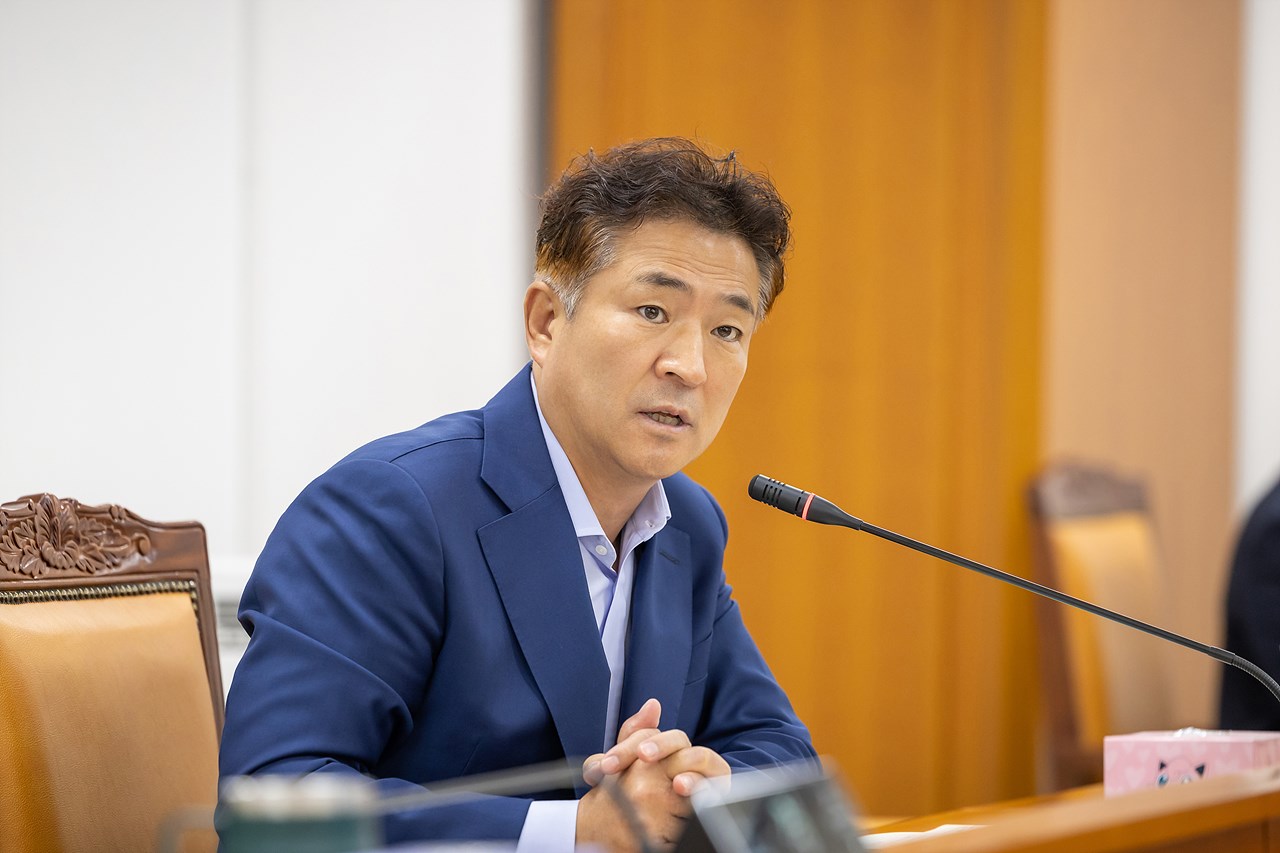 '제339회 구로구의회 임시회 회기중 행정기획위원회 안건심사' 게시글의 사진(5) '06.jpg'