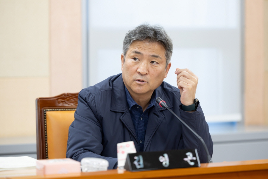 '제321회 구로구의회 임시회 폐회중 운영위원회' 게시글의 사진(6) '크기변환_김영곤 (2).JPG'