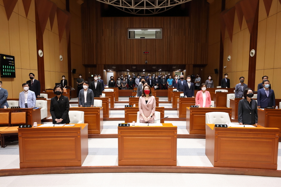 '제312회 구로구의회 정례회 제1차 본회의' 게시글의 사진(7) '크기변환_곽윤희,김영곤,이명숙,곽노혁,노경숙,홍용민,변정열,정대근,김철수_민,김용권,양명희,방은경,최태영,김철수_국,전미숙,김미주 (3).JPG'