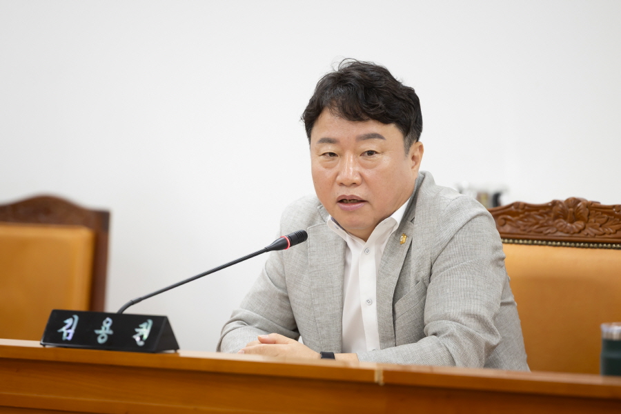 '제336회 구로구의회 정례회 행정기획위원회 행정사무감사 강평 및 보고서 채택의 건' 게시글의 사진(7) '[크기변환]김용권 (6).JPG'