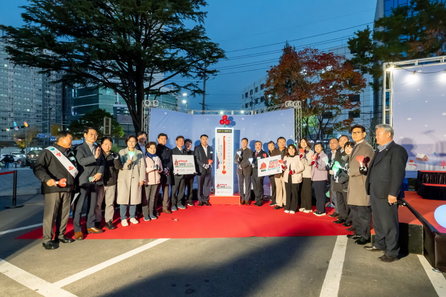 '2025년 희망온돌 따뜻한 겨울나기 사업 선포식' 게시글의 사진(1) '크기변환_김철수_민,김철수_국,방은경,이명숙,전미숙,노경숙,김용권,홍용민,곽노혁,김미주 (3).JPG'