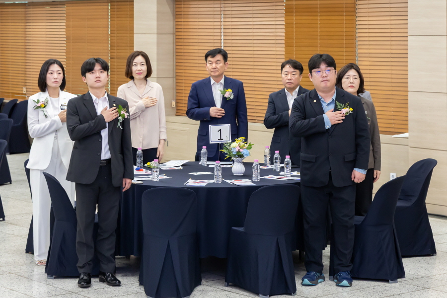 '제81주년 광복절 기념식' 게시글의 사진(2) '[크기변환]최태영,김용권,전미숙,박수철,김철규,최은혜.JPG'