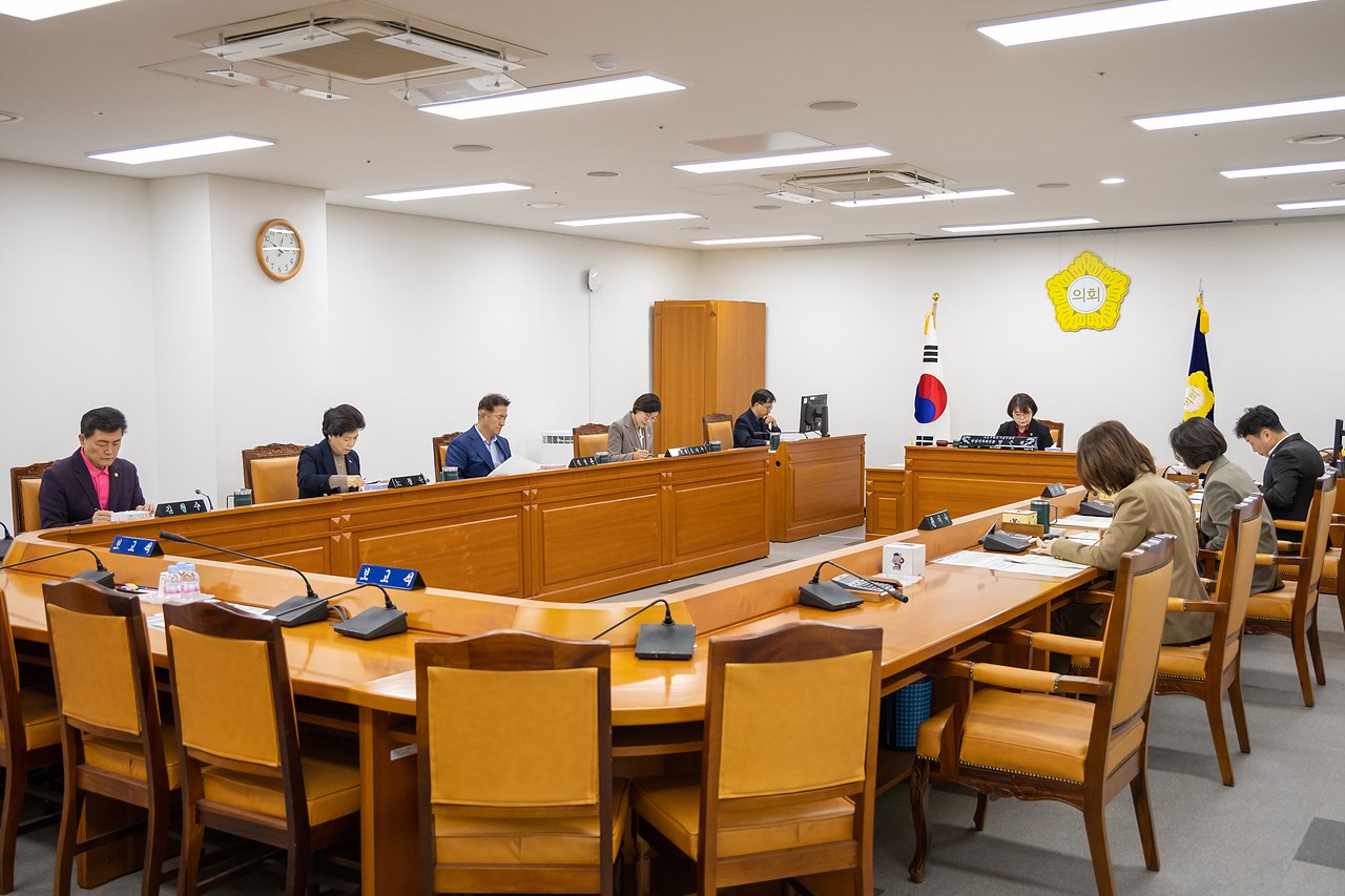 '제339회 구로구의회 임시회 회기중 행정기획위원회 안건심사' 게시글의 사진(2) '02.jpg'