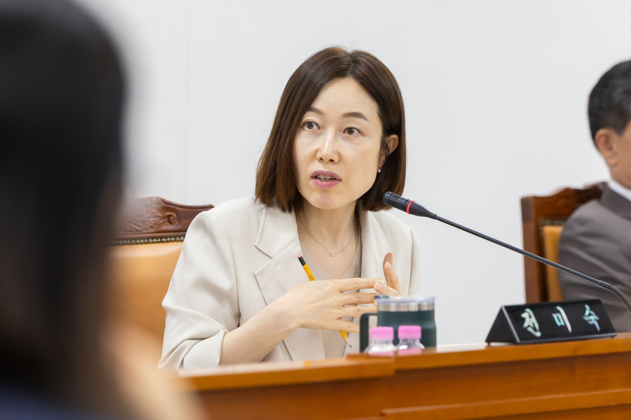 '제349회 구로구의회 정례회 회기중 행정기획위원회 2026년도 제2회 추가경정예산안 예비심사' 게시글의 사진(5) '[크기변환]전미숙 (13).JPG'