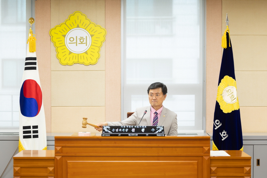 '제336회 구로구의 정례회 회기중 운영위원회 행정사무감사 결과보고서 채택의 건' 게시글의 사진(2) '[크기변환]김철수_국 (1).JPG'