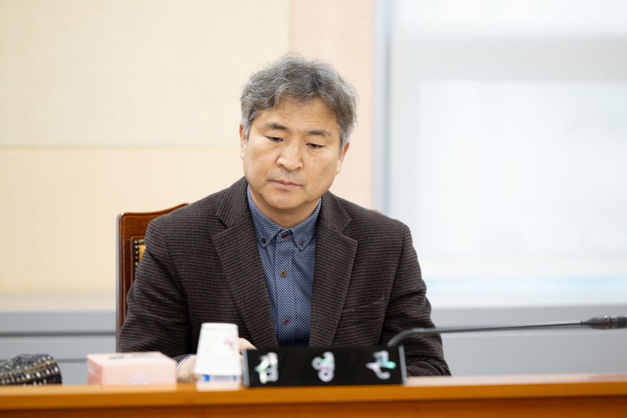 '제323회 구로구의회 임시회 폐회중 운영위원회 회의' 게시글의 사진(4) '크기변환_김영곤 (1).JPG'