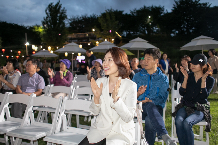 '2025년 어울림정원 빛축제 점등식' 게시글의 사진(13) '[크기변환]전미숙 (3)-Evoto.jpg'