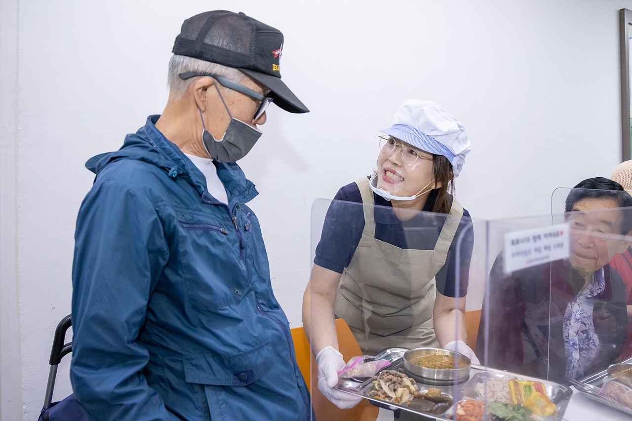 '온수어르신복지관 추석 및 노인의 날 기념 행사' 게시글의 사진(7) '07.jpg'