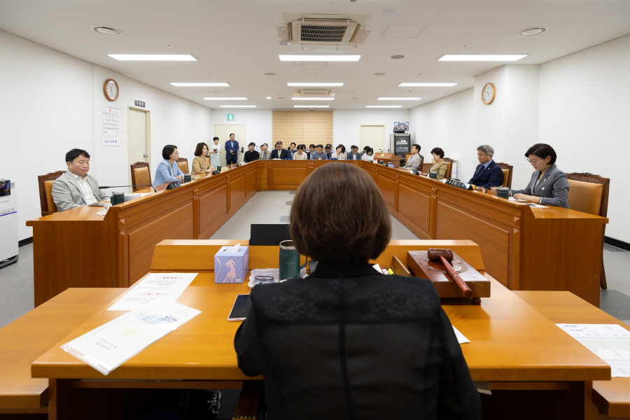 '제336회 구로구의회 정례회 행정기획위원회 행정사무감사 강평 및 보고서 채택의 건' 게시글의 사진(10) '[크기변환]030A6247.JPG'