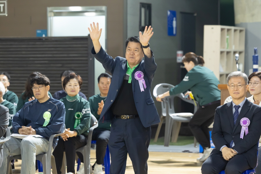 '제26회 구로구협회장기 배드민턴대회' 게시글의 사진(11) '[크기변환]변정열 (1).JPG'