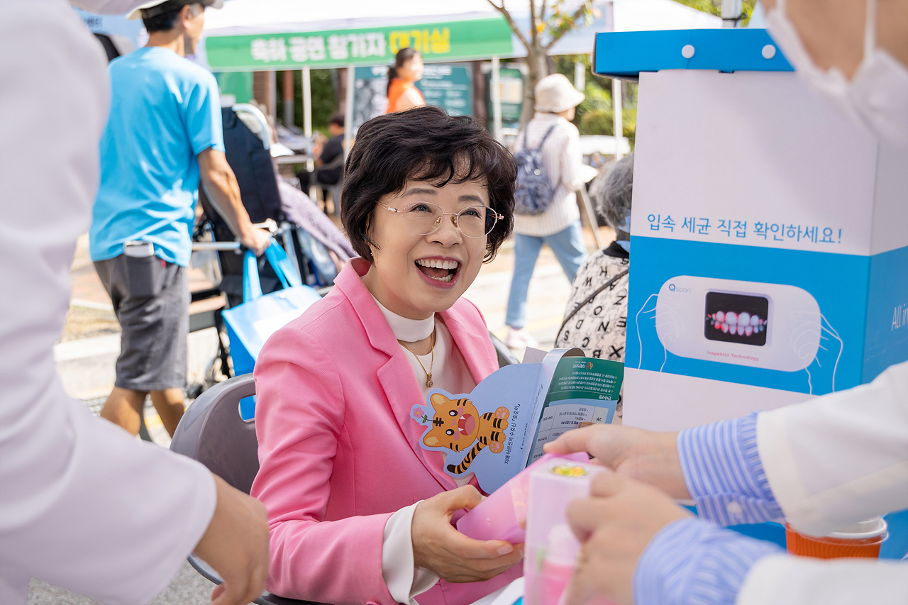 '기억튼튼공원 조성 및 치매극복의 날 기념 '제3회 온보듬 대축제'' 게시글의 사진(10) '10.jpg'