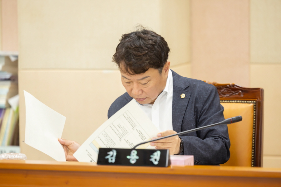 '제345회 구로구의회 임시회 폐회중 운영위원회 회의' 게시글의 사진(6) '[크기변환]김용권 (2).JPG'
