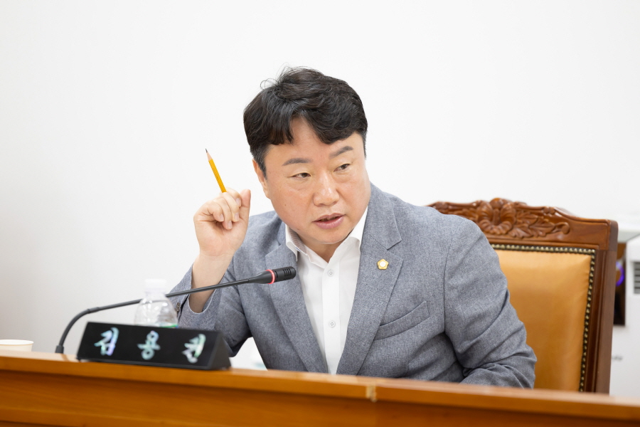 '제329회 구로구의회 임시회 회기중 행정기획위원회 안건심사' 게시글의 사진(7) '크기변환_김용권 (6).JPG'
