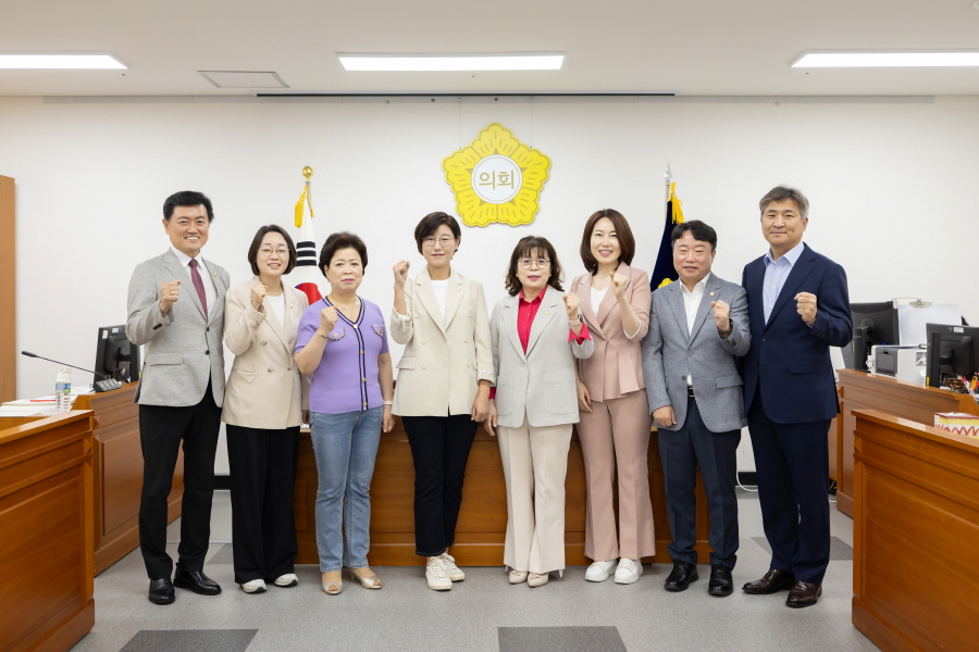 '제329회 구로구의회 임시회 회기중 행정기획위원회 안건심사' 게시글의 사진(10) '크기변환_방은경,김미주,김영곤,노경숙,김용권,양명희,김철수_국,전미숙 (3).JPG'