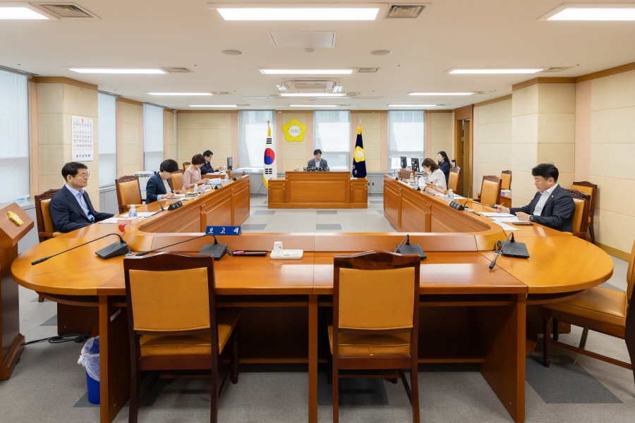 '제326회 구로구의회 정례회 회기중 안전관리특별위원회 보고서 채택의 건' 게시글의 사진(1) '크기변환_030A4341.JPG'