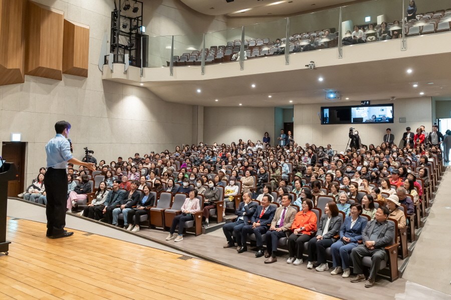 '2025년 구로평생학습 명사특강' 게시글의 사진(11) '[크기변환]정대근,김철수_국,방은경,이명숙,전미숙,변정열,김미주 (1).JPG'