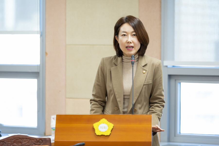 '제339회 구로구의회 임시회 회기중 복지건설위원회 안건심사' 게시글의 사진(13) '[크기변환]전미숙 (4).JPG'