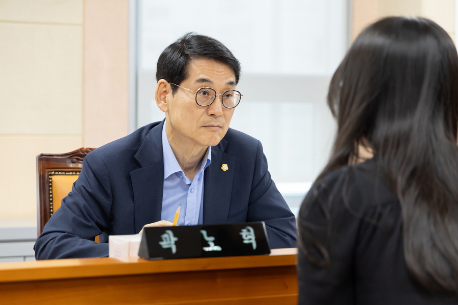 '제336회 구로구의회 정례회 회기중 운영위원회 행정사무감사' 게시글의 사진(5) '[크기변환]곽노혁 (8).JPG'