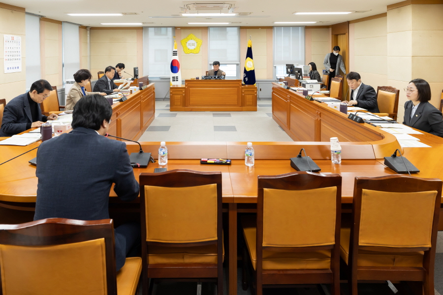 '제331회 구로구의회 임시회 폐회중 운영위원회 회의' 게시글의 사진(1) '크기변환_030A3853.JPG'