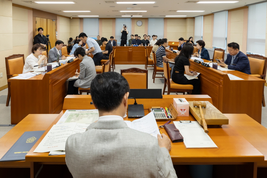 '제336회 구로구의회 정례회 회기중 운영위원회 행정사무감사' 게시글의 사진(9) '[크기변환]김철수_국,변정열,노경숙,곽노혁,방은경,김용권,양명희 (7).JPG'