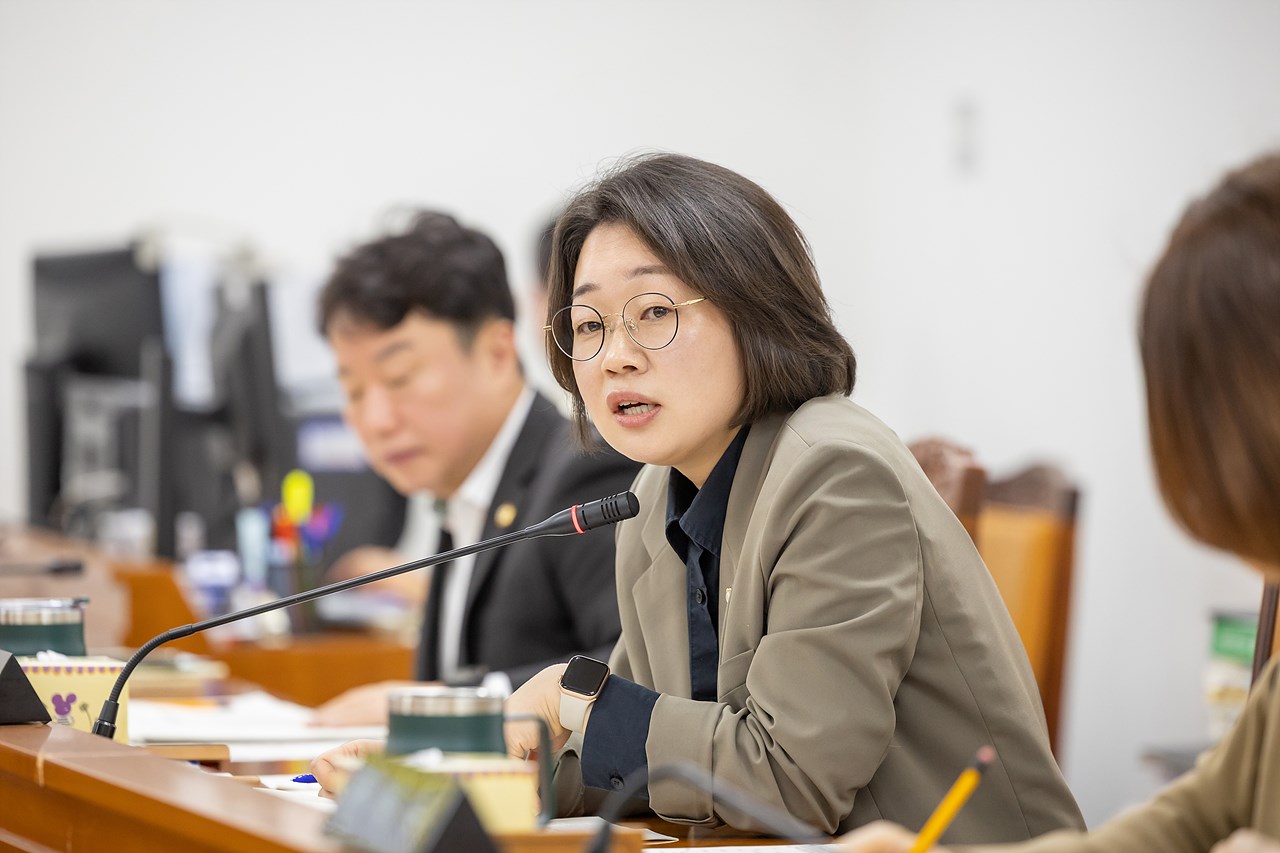 '제339회 구로구의회 임시회 회기중 행정기획위원회 안건심사' 게시글의 사진(9) '10.jpg'
