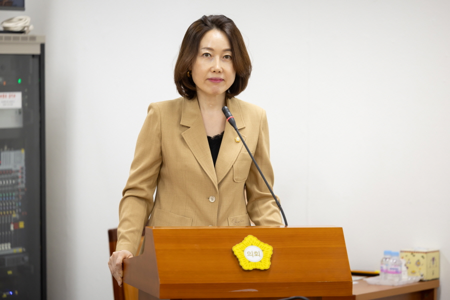 '제338회 구로구의회 임시회 회기중 행정기획위원회 안건심사 및 제2회 추가경정예산안 예비심사' 게시글의 사진(12) '[크기변환]전미숙 (10).JPG'