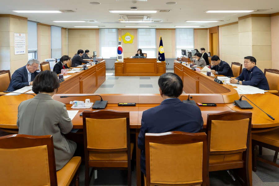 '제339회 구로구의회 임시회 회기중 복지건설위원회 안건심사' 게시글의 사진(2) '[크기변환]030A3837.JPG'