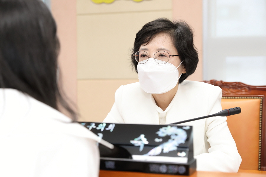 '제312회 구로구의회 정례회 회기중 운영위원회 행정사무감사' 게시글의 사진(2) '크기변환_이명숙 (11).JPG'