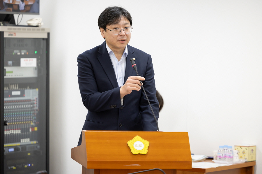 '제338회 구로구의회 임시회 회기중 행정기획위원회 안건심사 및 제2회 추가경정예산안 예비심사' 게시글의 사진(14) '[크기변환]홍용민 (3).JPG'