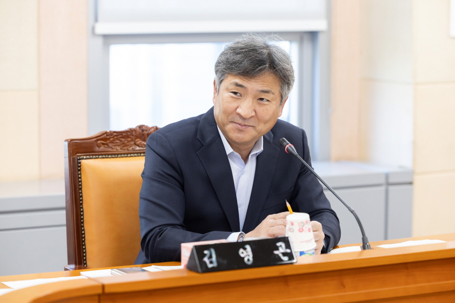 '제320회 구로구의회 임시회 폐회중 운영위원회 회의' 게시글의 사진(6) '크기변환_김영곤 (5).JPG'