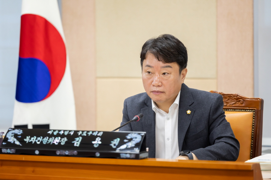 '제349회 구로구의회 정례회 회기중 복지건설위원회 2026년도 제2회 추가경정예산안 예비심사' 게시글의 사진(2) '[크기변환]김용권 (4).JPG'
