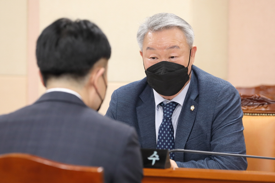 '제312회 구로구의회 정례회 회기중 운영위원회 행정사무감사' 게시글의 사진(6) '크기변환_김철수_민 (2).JPG'