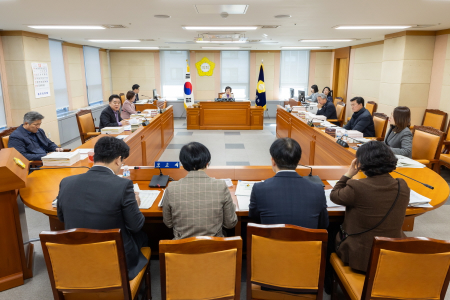 '제321회 구로구의회 임시회 폐회중 운영위원회' 게시글의 사진(1) '크기변환_이명숙,김미주,정대근,김영곤,김철수_민,김철수_국,전미숙 (4).JPG'