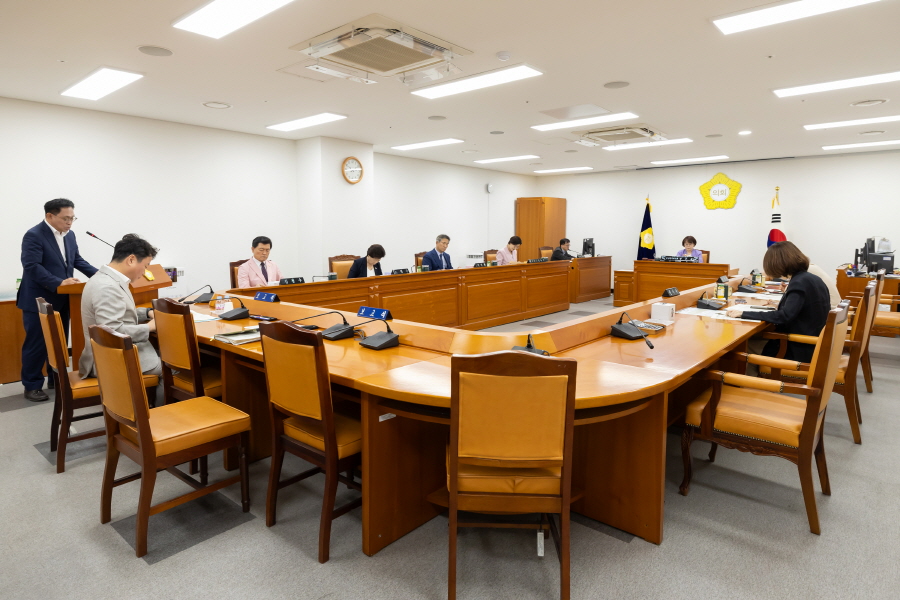 '제337회 구로구의회 임시회 회기중 행정기획위원회 안건심사' 게시글의 사진(2) '[크기변환]030A8893.JPG'