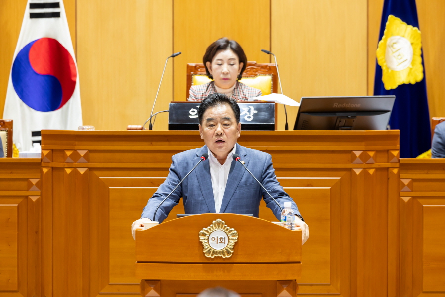 '제320회 구로구의회 임시회 제2차 본회의' 게시글의 사진(9) '크기변환_정대근 (2).JPG'