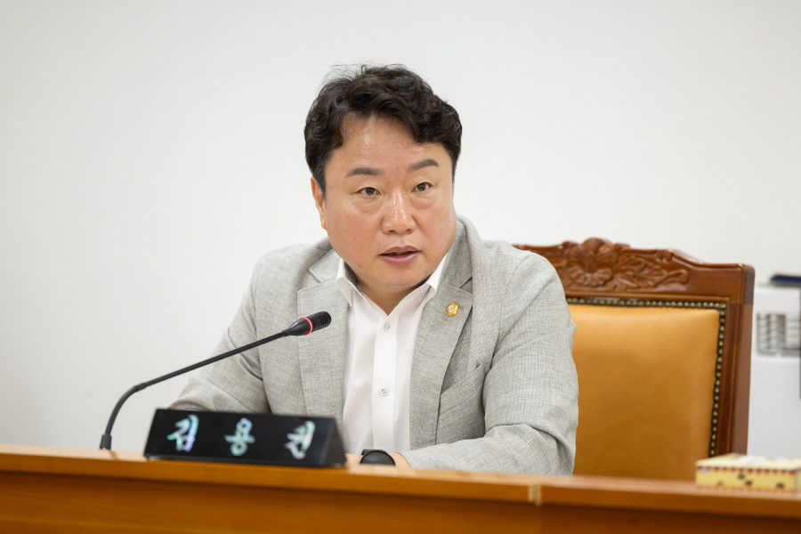 '제337회 구로구의회 임시회 회기중 행정기획위원회 안건심사' 게시글의 사진(8) '[크기변환]김용권 (17).JPG'
