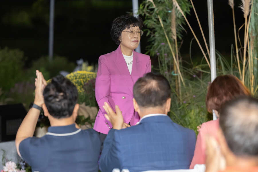'2025년 어울림정원 빛축제 점등식' 게시글의 사진(8) '[크기변환]이명숙 (1).JPG'