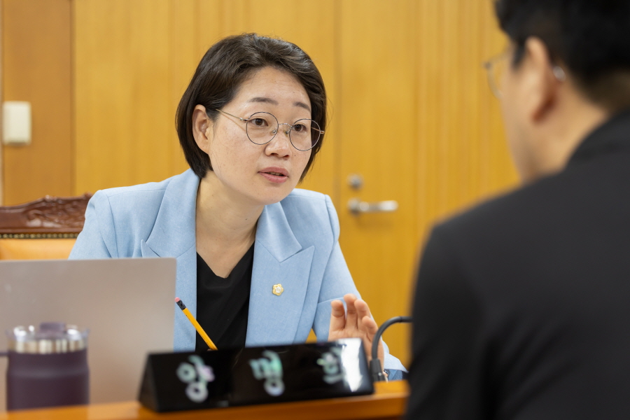 '제336회 구로구의회 정례회 회기중 운영위원회 행정사무감사' 게시글의 사진(8) '[크기변환]양명희 (4).JPG'