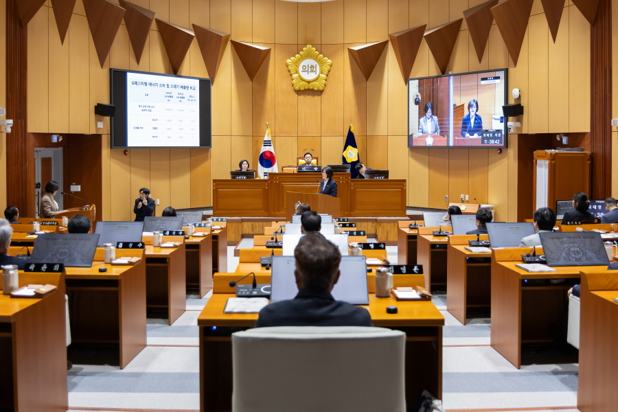'제340회 구로구의회 정례회 제2차 본회의_구정질문 및 답변(행정기획위원회소관)' 게시글의 사진(4) '[크기변환]최태영 (4).JPG'
