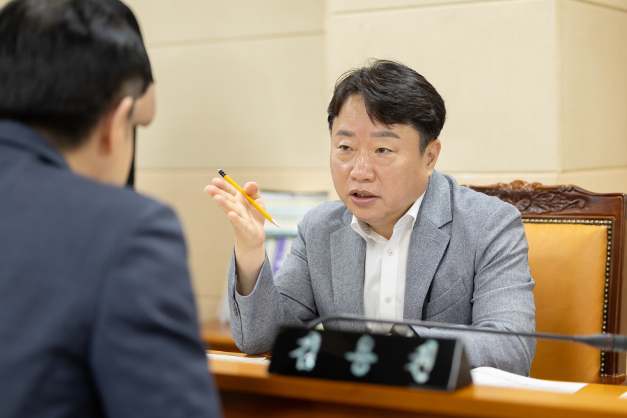 '제336회 구로구의회 정례회 회기중 운영위원회 행정사무감사' 게시글의 사진(7) '[크기변환]김용권 (3).JPG'